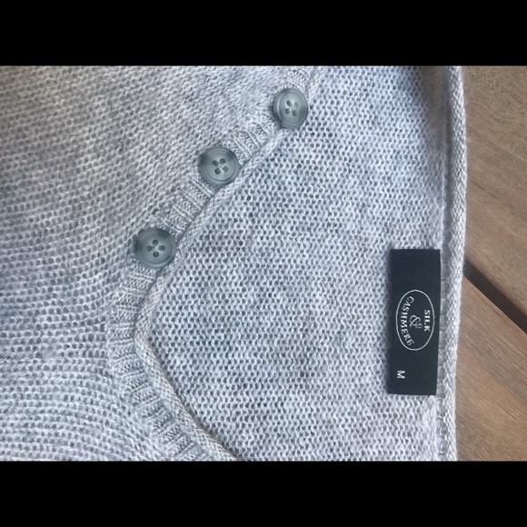 SILK & CASHMERE Light Grey Button Up V-Neck Top - Picture 5 of 5